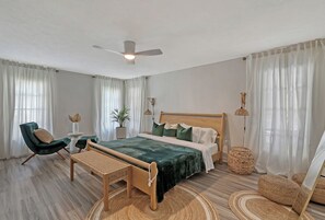 2 camere, una scrivania, ferro/asse da stiro, culla da viaggio