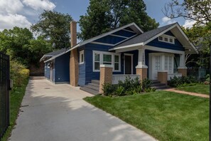 Exterior - The Ares! A Luxury Montrose Bunker, 3BR+2 (Houston)