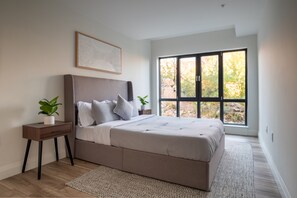 2 chambres, bureau, fer et planche à repasser, accès au Wi-Fi (inclus)