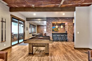 Games room - The Wilderness Lodge@NS: 9BR/11.5BA, AC, Fire Pit (Truckee)