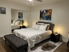 2 soverom, skrivebord, strykejern/-brett og wi-fi (inkludert)