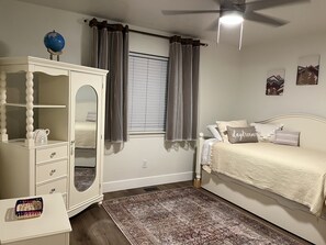 2 bedrooms, desk, iron/ironing board, free WiFi - "BB Vista" Cabin On Way to Big Bear. 8 Mi. to Snow Valley. New 2 Bdr. Pets OK! (Running Springs)