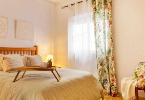 2 bedrooms, iron/ironing board, free WiFi, bed sheets - Bungalow Pink Punta Prima (Punta Prima)