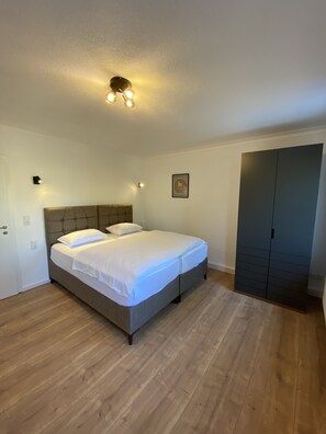 Leilighet | 3 soverom, lydisolert, strykejern/-brett og wi-fi (inkludert)