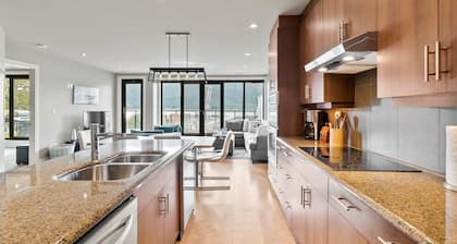 Huge Lakefront condo on Mara Lake, Sicamous BC w BOAT SLIP, Pool, Gym