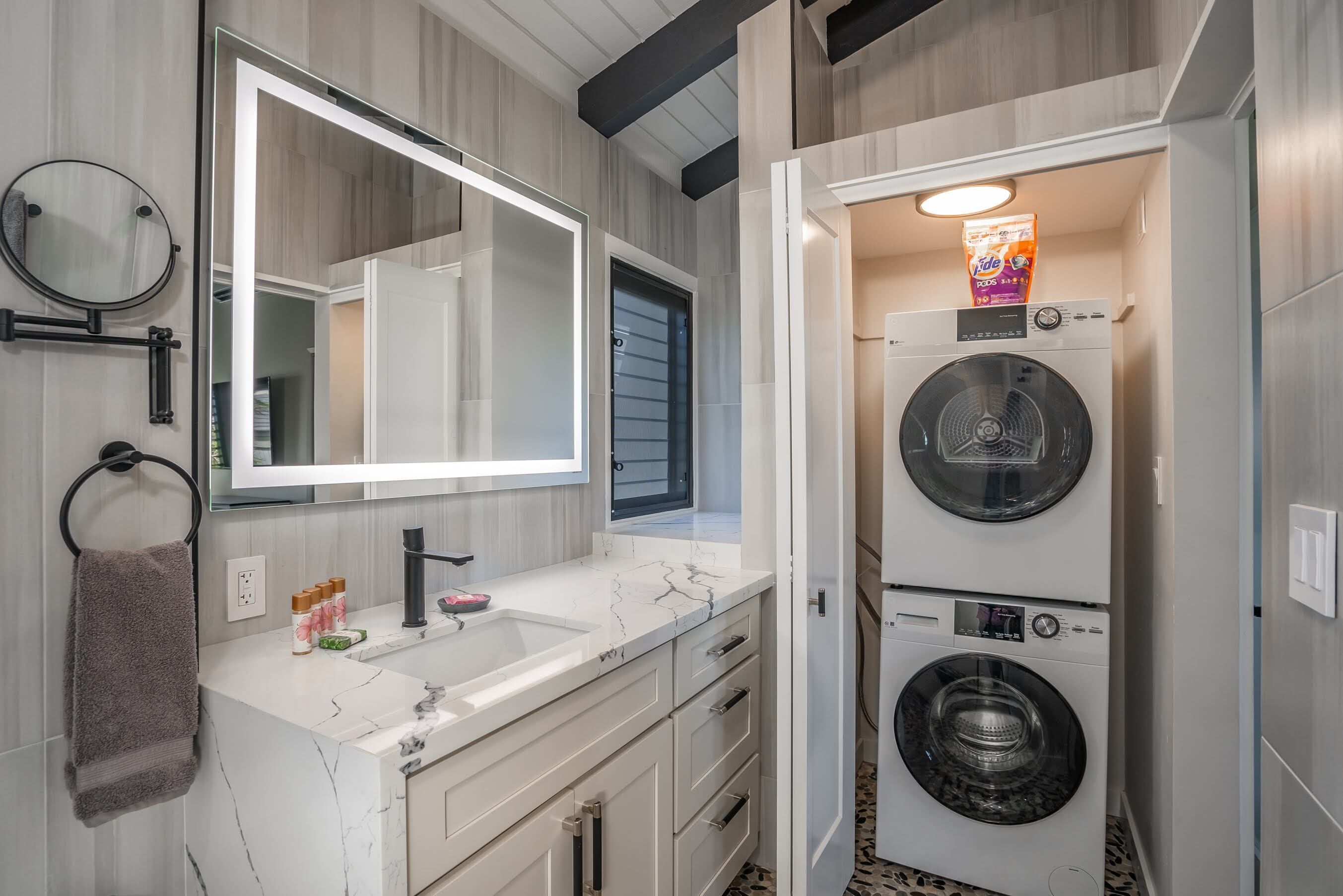 Shower, hair dryer, towels