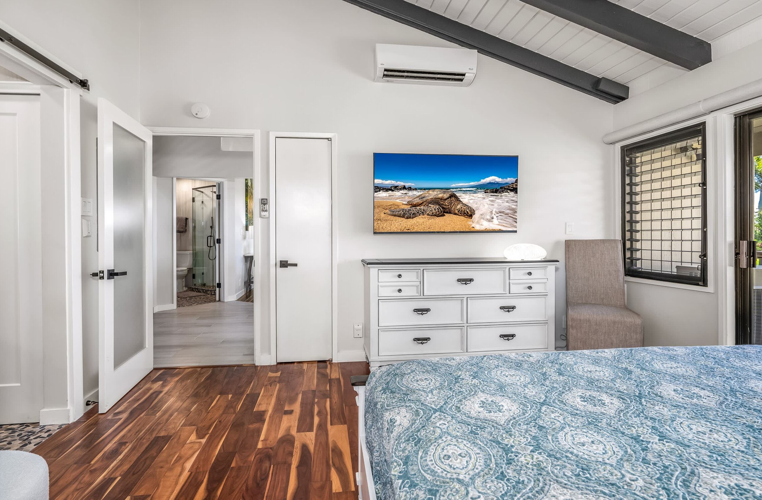 1 bedroom, desk, iron/ironing board, travel crib