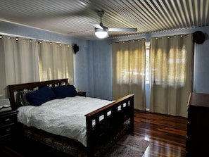 3 bedrooms, WiFi - Island Home is Located on beautiful Moreton Island in the township of Kooringal (Kooringal)
