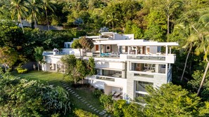 المنشأة من الخارج