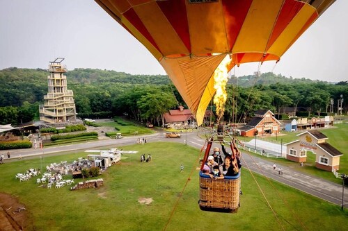 Luxurious rooms economical prices, famous tourist routes in Chiang Rai Province.
