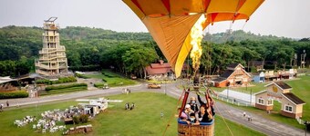 Luxurious rooms economical prices, famous tourist routes in Chiang Rai Province.