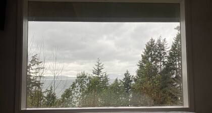 Cozy hidden gem tucked away where the mountains meet the sea.