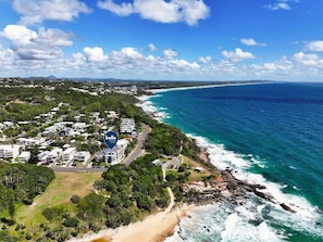 Beach nearby - Whale Point Idyllic apartment Hideaway located in Point Arkwright with Ocean Views (Point Arkwright)