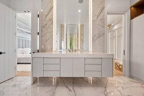Casa, 5 habitaciones, con acceso para personas discapacitadas, alberca privada | Baño