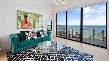 House, 5 Bedrooms, Accessible, Private Pool | Living area