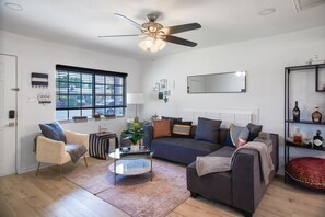 TV, table tennis - Sunset Serenity - Pool, Spa, XL Putting Green (Indio)