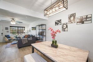 Interior - Sunset Serenity - Pool, Spa, XL Putting Green (Indio)