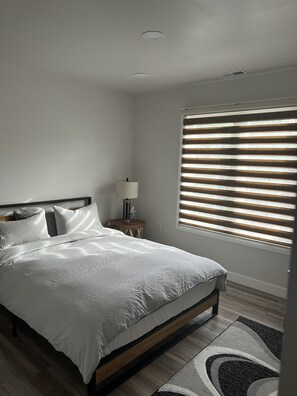 4 bedrooms, iron/ironing board, WiFi, bed sheets