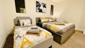 4 Schlafzimmer, Bügeleisen/Bügelbrett, WLAN, Bettwäsche