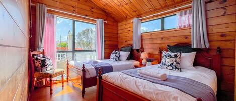 4 bedrooms, iron/ironing board, free WiFi, bed sheets