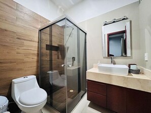 Hårtork och handdukar