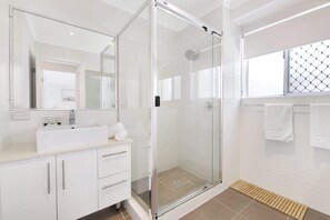Shower, hair dryer, towels, shampoo