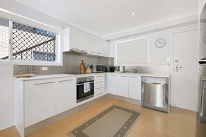 Fridge, microwave, oven, stovetop - Ground Floor 2-Bed Mermaid Beach Pad with Parking (Mermaid Beach)