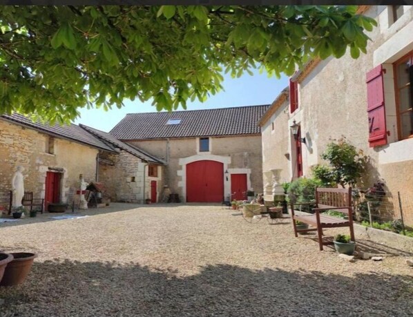 المنشأة من الخارج