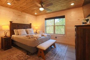 5 bedrooms, iron/ironing board, WiFi, bed sheets