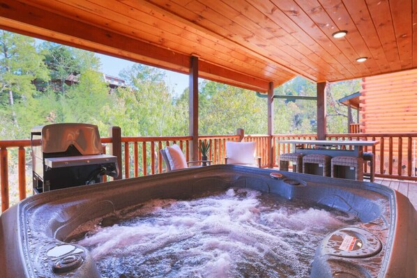 Tina de hidromasaje al aire libre