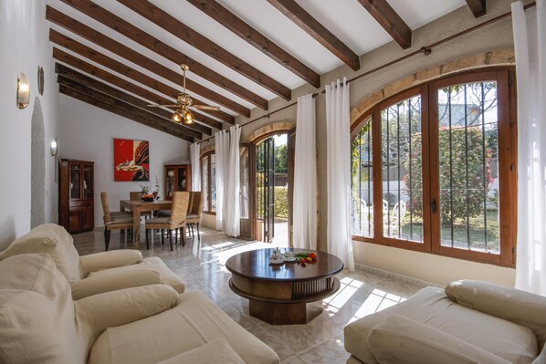 TV, fireplace, DVD player - Villa Escocia 10 pax - Javea, Costa Blanca (Javea)