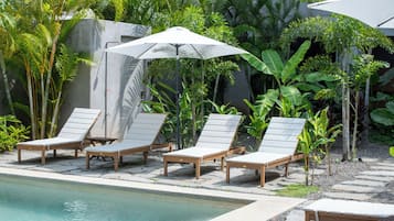 2 hồ bơi ngoài trời