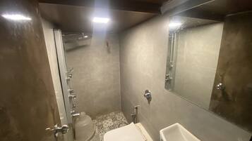 Deluxe Double Room | Bathroom