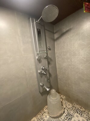 Deluxe Double Room | Bathroom - Hotel B Town (Mumbai)