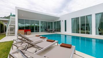 Deluxe Villa | Terrace/patio