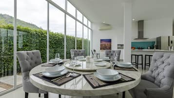 Deluxe Villa | Living area