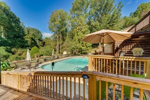 Pool - Cozy, Pet-Friendly Retreat in Hickory w/ Fire Pit! (Hickory)