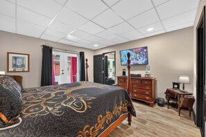 1 bedroom, iron/ironing board, WiFi, bed sheets - Cozy, Pet-Friendly Retreat in Hickory w/ Fire Pit! (Hickory)