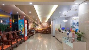 A hotel lobby with a reception desk, seating area, and a decorative wall. - Yiru Express Apartment Hotel（Shantou's long corridor on the seaside) (Shantou)