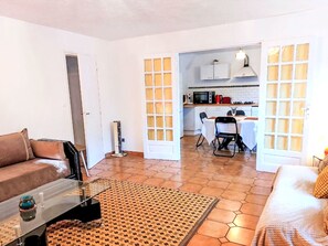 TV - Chiquito by Interhome (Biarritz)