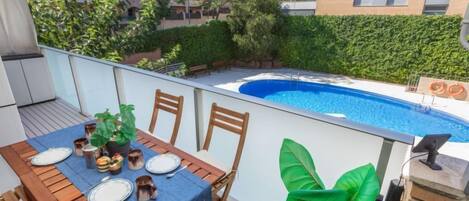 تناول الطعام بالخارج