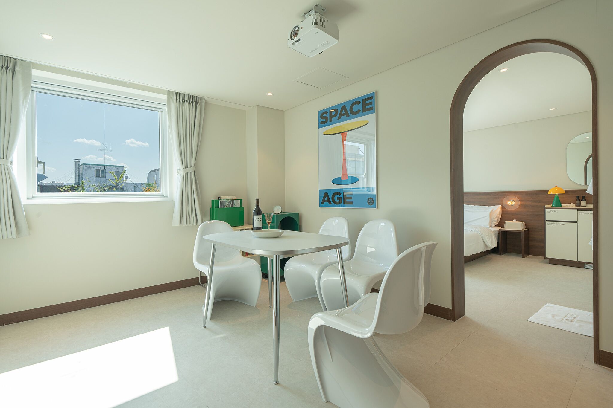 Movie Station | 고급 침구,  암막 커튼, 방음 설비, 무료 WiFi