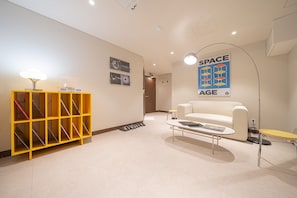 Music Station | 1 Schlafzimmer, hochwertige Bettwaren, Verdunkelungsvorhänge