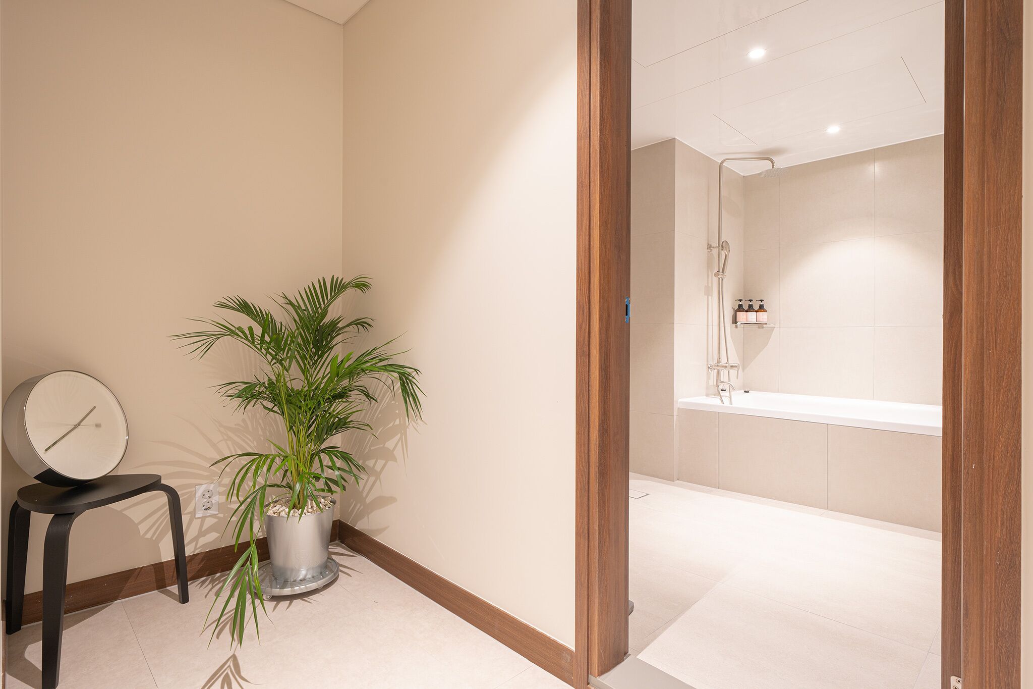 Blue Station | Premium bedding, blackout drapes, soundproofing, free WiFi