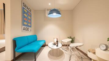 Blue Station | Premium bedding, blackout drapes, soundproofing, free WiFi