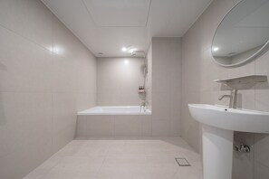 Standard | Bad | Hårføner, badekåper, tøfler og håndklær