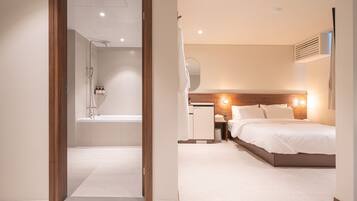 Blue Station | 1 多间卧室、高档床上用品、遮光窗帘、隔音