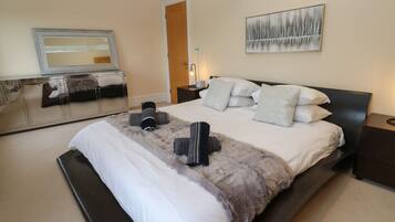 2 عدّة غرف نوم وبديكورات فريدة لكل غرفة وطراز فريد لكل وحدة