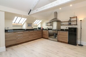 電冰箱、洗碗機、電熱水壺、烤麵包機