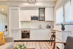 Køleskab, mikrobølgeovn, ovn, opvaskemaskine